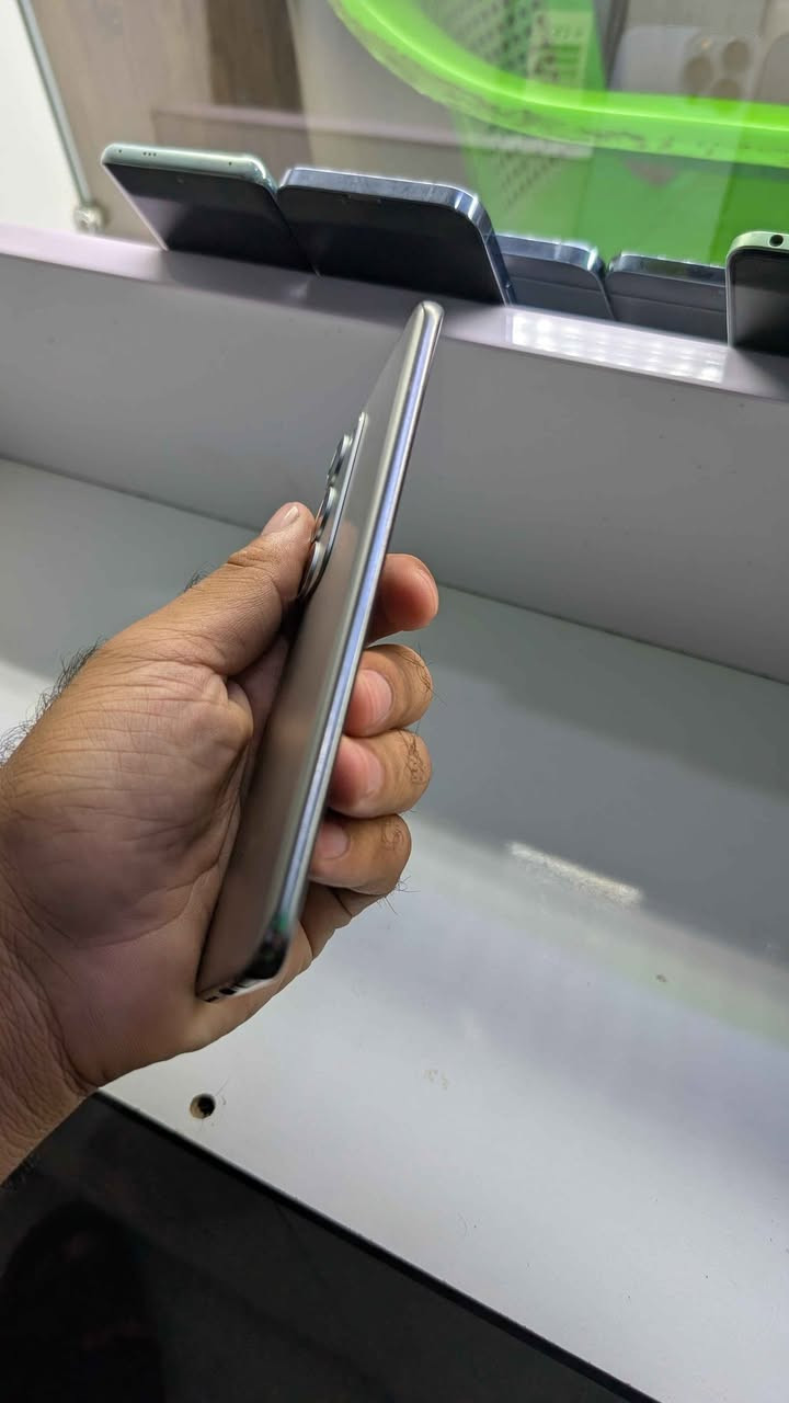تكنو سبارك 40 برو بلاص فايف جي 
ذاكرة 256 مكفول نظافته 98 
نحيف ومضلع وخفيف الوزن 
للبيع السعر خاص مكاني بابل محاويل وتوصيل متوفر لكل المحافظات للاستفسار *********** واتس اب متوفر المصيب, بابل

