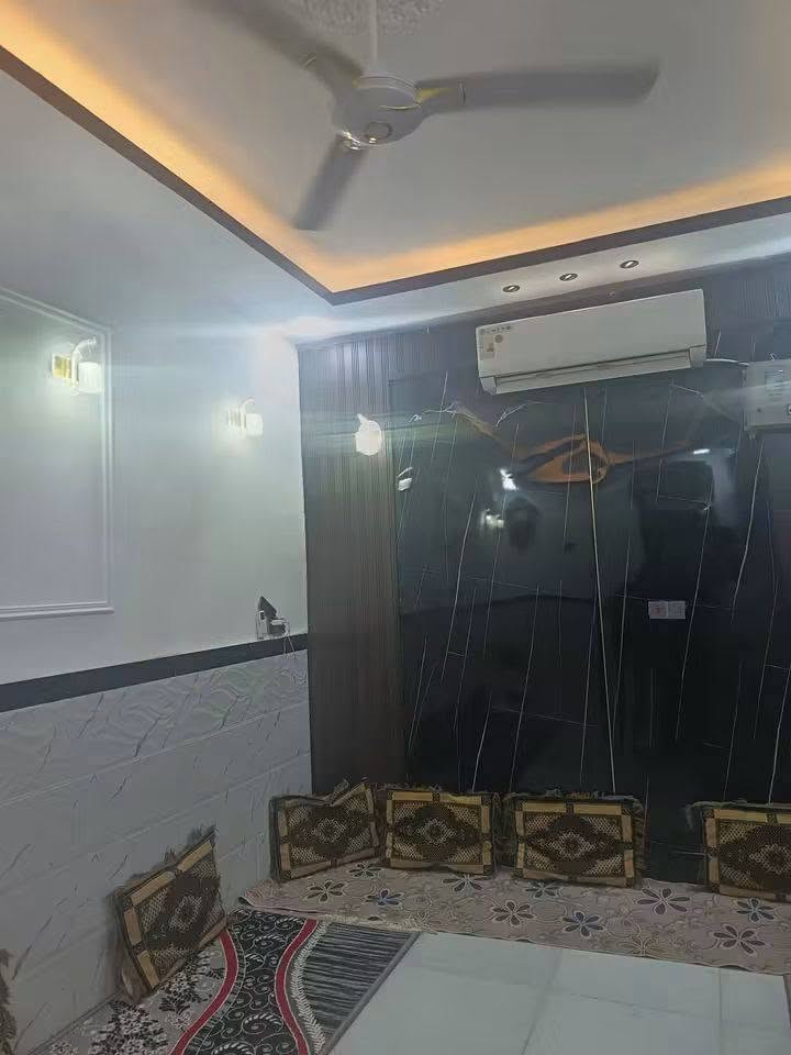 🏡دار للبيع🏡
المساحة: 180 متر مربع
✅ #طابو_زراعي_سند_25_أقرار_محكمه
الموقع: النجف مقابل ملحق   قرية الغدير عمود 317

مواصفات البناء:غرفتين   نوم وصاله ومطبخ استقبال حمامات داخليه و 
بناء مرتب (أساس + سقف كونكريت + طابوك)
أرضية بورسلين أبو الـ 60

الخدمات:#بعد_عن_سوق_100م
ماء كهرباء مدارس سوق تبليط مولد ذهبي 

للاستفسار والاتصال:
***********
