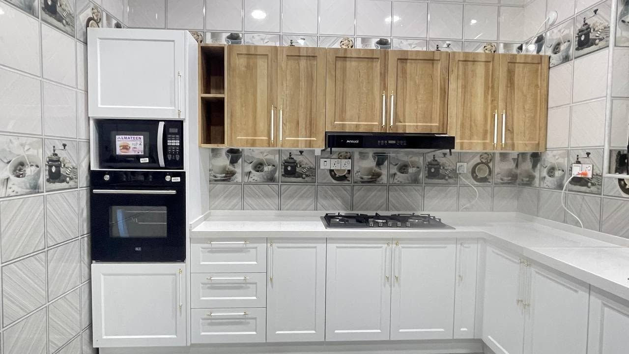 السلام عليكم 
بيع مستعجل بسبب ظرف طارئ
🏡 للبيع بيت حديث مميز في شارع 80  نجف – محافظة بابل (فرع سنتر عبودي)
فرصة سكن راقية في منطقة هادئة ومكتملة الخدمات، بيت حديث البناء لعام 2022، طابو صرف، جاهز للسكن الفوري.
📐 تفاصيل العقار:
المساحة: 100 متر
بناء طابوق حديث (2022)
طابقين + سطحين
أرضيات بورسلين راقية
شارع أمامي بعرض 10 متر
يبعد 200 متر عن الشارع العام
منطقة سكنية هادئة ومناسبة للعوائل
🏠 تفاصيل التوزيع:
الطابق الأرضي: استقبال + صالة درج + مطبخ + مجمع صحيات + صحيات خارجية
الطابق الأول: غرفتا نوم + مجمع صحيات
سطحين
⚙️ الخدمات:
إكمال المجاري وتصريف الأمطار
إنترنت فايبر (ضوئي)
جاهز للسكن مباشرة
🛋️ الأثاث والتجهيزات (جميعها حديثة 2024):
تخم وطاولات
سبالت توسوت عدد 2
4 مراوح كهربائية
ثلاجة هيتاشي 4 أبواب
غسالة سامسونج 18 كيلو
شاشة 55 إنج
أوفن + ميكرويف + طباخ
فلتر ماء + ماطور ماء + سخان
مغسلة داخلية + 2 مغاسل فرفوري
كاونتر HDF و MDF
غرفة نوم كاملة
بردات
منظومة راوتر
مبردة حديد + مبردة بلاستيك
✨ مميزات العقار: بيت حديث، أثاث جديد، موقع هادئ، خدمات مكتملة، وجاهز للسكن بدون أي صرف إضافي.
📞 للاستفسار والمعاينة يرجى التواصل
***********

غير متواجد على مواقع التواصل الاجتماعي

