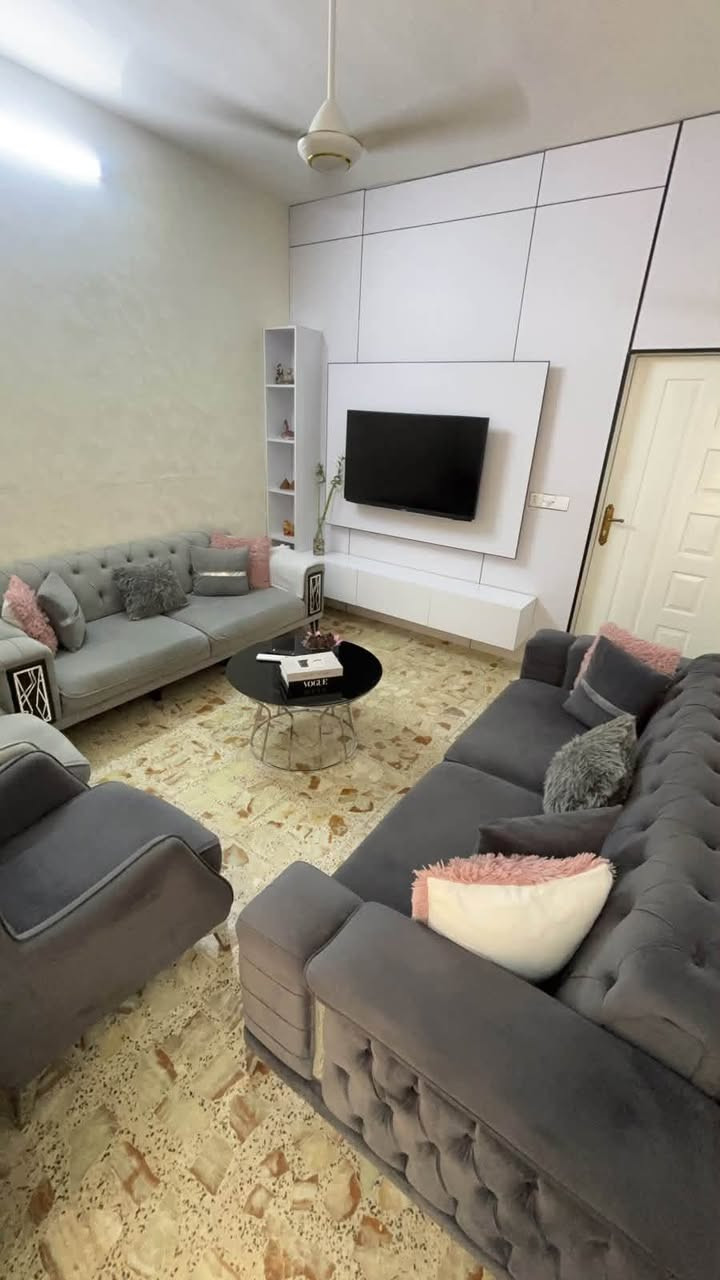 بيت للبيع 50 متر زراعي سند 25 منطقة الشعب مجاور محطة سما بغداد بداية الفرع الثالث طابقين الطابق الأول صالة ومطبخ وحمام ومنور الطابق الثاني غرفتين وحمام والسطح بي غرفة ساندويج بنل3.3 السعر 125 مليون وبي مجال بسيط للاستفسار ***********
