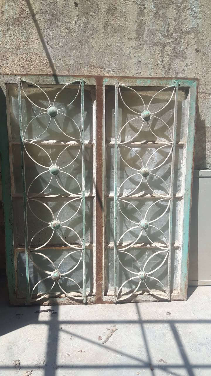بوب حديد للبيع وشباك حديد للاستفسار الاتصال على هذا الرقم ***********
