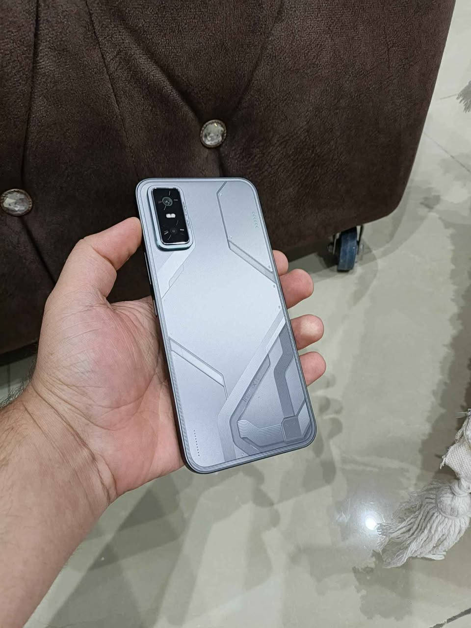 للبيع Infinix GT 30 pro ذاكره 256 جهاز نظيف سعر 420 ألف مكاني موصل الأيمن *********** Singapore
