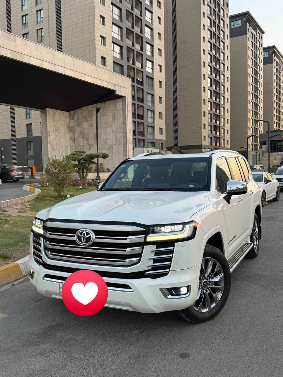 السلام عليكم عندي لاندكروزر موديل 2023 كفاله عامة ماشيه 70 مغلفه بي بي اًف مواصفات vxr فول مواصفات لمدة والاستفسار على هذا الرقم ***********
