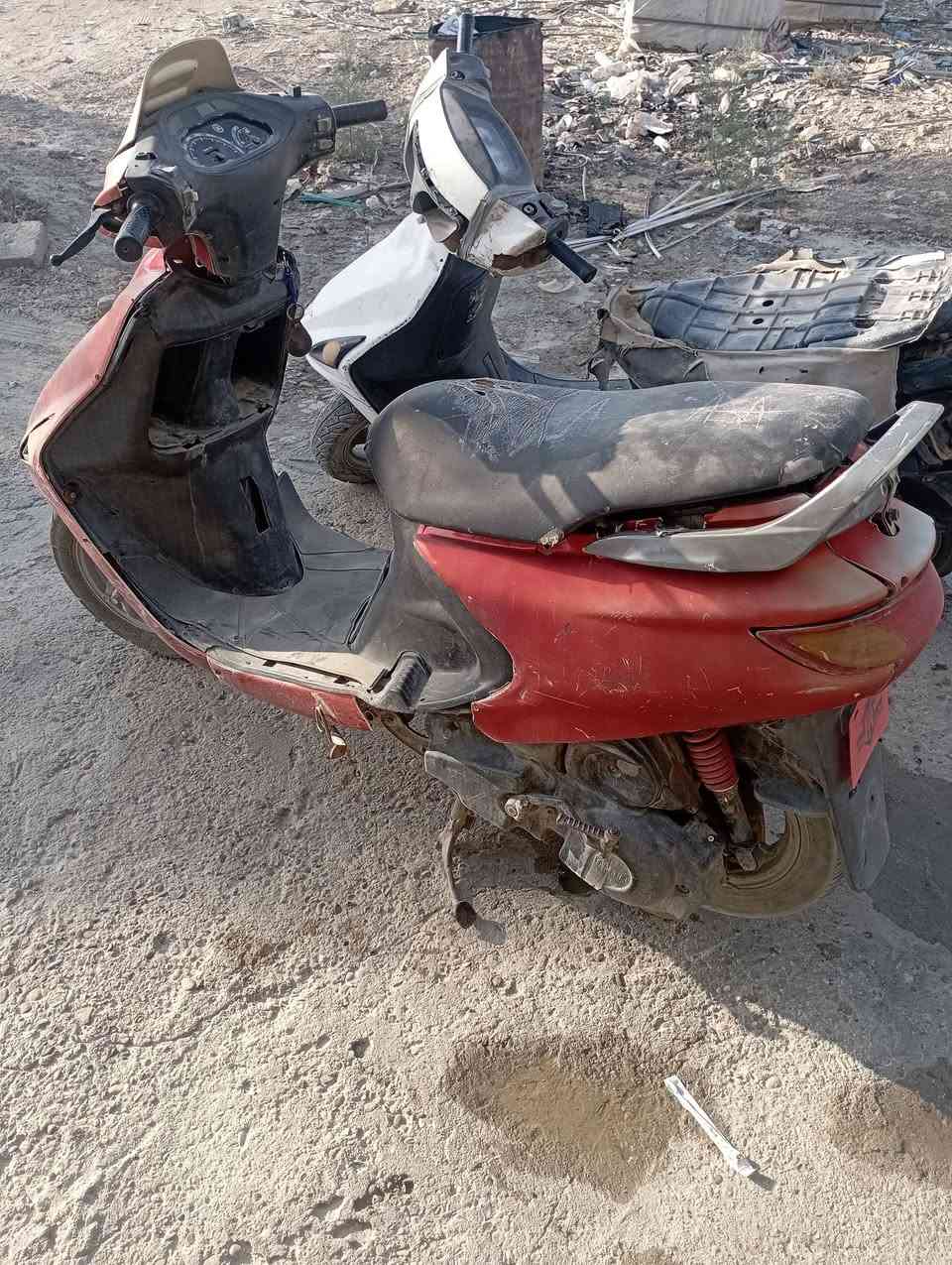 السلام عليكم دراجات فراشه للبيع متروكات الحمره شغاله والبيضه طافيه ابيع كوم حديد السعر250 مكاني بابل الحمزة الغربي للاستفسار ***********
