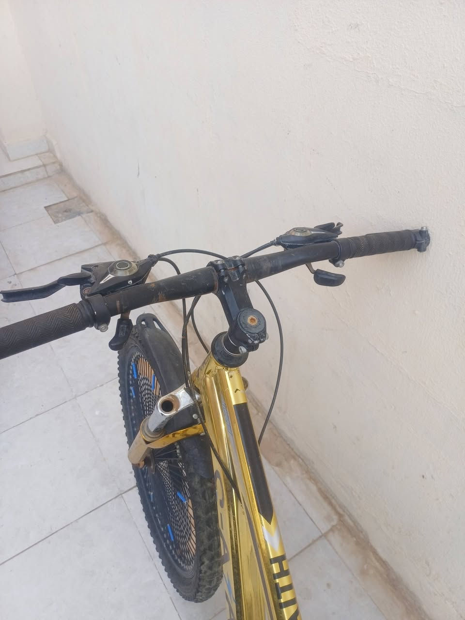 بايسكل للبيع ابو الدبلات السعر 100 قفل. نهائي لون مميز اصفر كرومي نادر امريكي جديد  للستفسار ***********
