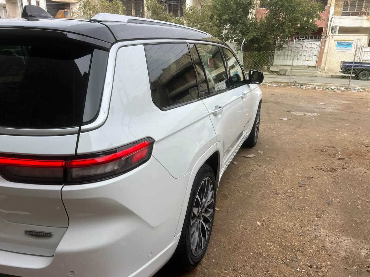 جيب سومت رزيرف للبيع 
موديل 24
بدون حادث بدون ايرباك بدون معجون فقط كلير من امريكا 

ماشيه ٨٠ الف كيلو 
٦ سلندر 

جكات 
ويل 22 انج
سستم ماكنتوش 
داخل مشمش 
مساج 
تدفئه تبريد كشن 
5 شاشات 

فووووول 
سعر 320 
***********
واتس اب

