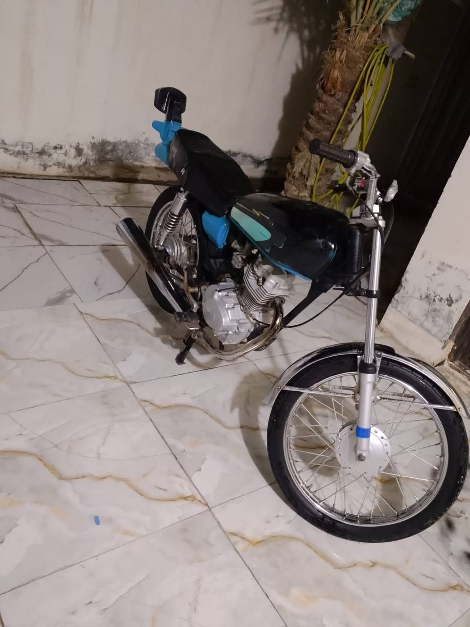 سلام عليكم اربعه كير كلك كلك دراجه جديده كلهه مكينه نامه موديل اربعه وعشرين شاصي واحد وعشرين بوري رفيع دراجه كلهه جديده اكفلهه من السرقه  مكان نجف السعر 250قفل أو مراوس ***********
