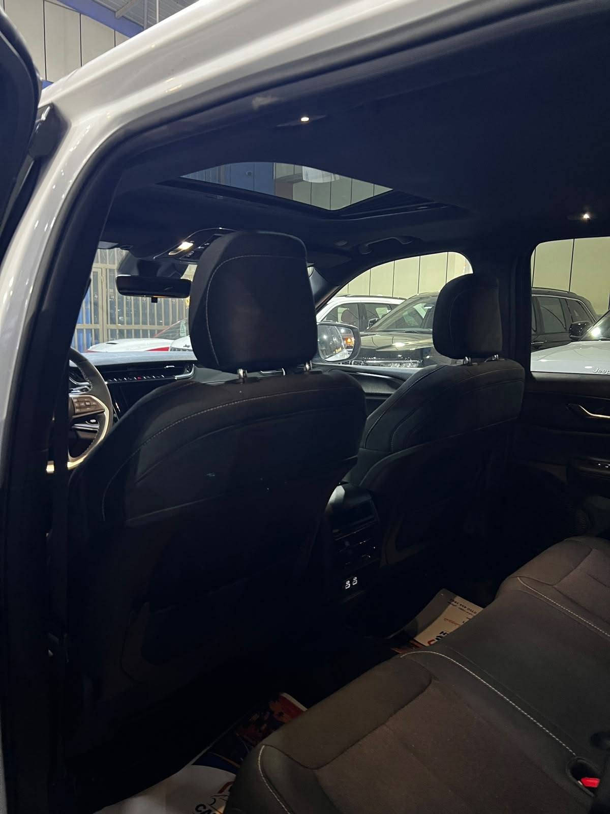 کوردی /عربی 
*********
دروستكراوي :-jeep 
مۆدێل :-  grand Cherokee laredo  4×4
ساڵ : 2025 
بزوێنەر : V6 3.6
بگۆری بزوێنەر : Automatic 
سوتەمەنی : بنزین
دۆخ : بەکارهاتوو
ماوەی ڕۆشتوو:   12000 mile
لێدراو : بەبێ بۆیاغ دەعامی بۆ دەعامی 
تابلو ئوتومبێل : كاتي  
***********
النوع :-jeep
المودیل :- Grand Cherokee laredo   4×4
السنة : 2025 
المحرك :  V6 3.6 
ناقل الحركة: Automatic
نوع الوقود : بنزین
الحالة: المستخدم 
عدد اميال :    12 mile 
حادث : بدون صبغ دعامي لدعامي بشرط  
رقم السیارە: كاتي 
رقم شاصي : 1C4RJHAG3SC281677
**********
***********
***********
عنوان : اربيل منطقة معارض فرع رئیسي معرض نیرگز
