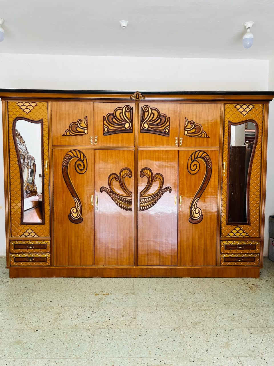سلام عليكم 
غرفه ام السته ملحق 
مستخدمه شي قليل 
 ((ً سعر750 ))
بغداد مدينه الصدر
 اكو توصيل 🚚 
***********
