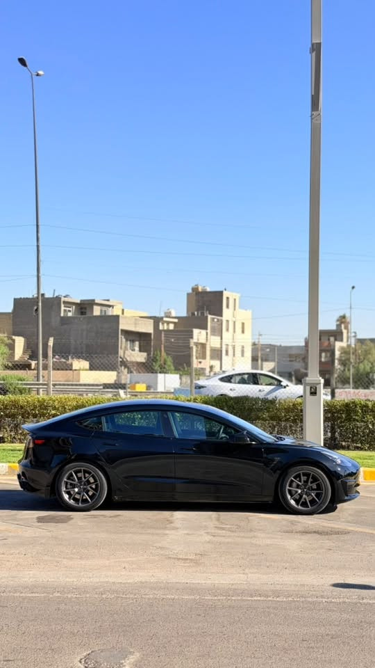 للبيع او المراوس
تسلا مودل 3 ستاندر تك ماطور
موديل 2023 
الحادث جاملغ مبصوغ وباب السايق والخلفي اليمين مبدل
السيارة تمشي بالشحنة الواحدة 430 كيلو 
اللون اسود
ايرباك ستيرن وبردة 
السعر 155 ورقة
مكانها بغداد المنصور
***********
موجود واتساب

