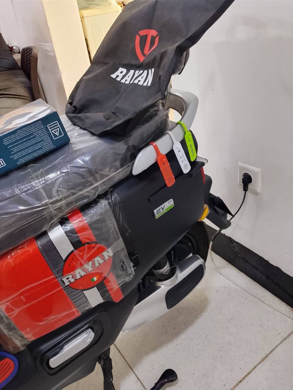RAYAN⭐️
للبيع 
معروفه مواصفاته 
6بطاريات دبل 
ملف 1200حقيقي
سرعة 60
دبل سويج وبصمه 
وشاحنته الاصليه 
بطاريات نضاف 
رايدو ب 950وبي مجال للشاري
تواصل عل رقم ***********📞 
  ملاحظه المطور بعدو جديد مامشي وصل موجود
