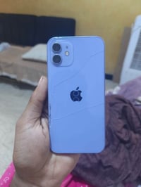 ايفون 12 وتر بروف ما مفتوح ابد كلشي  مامبدل شي فقط الظهر مفطور كدامكم ...