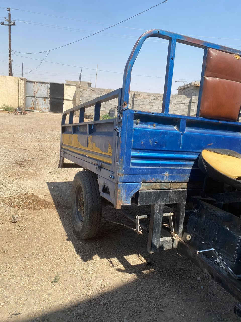 السلام عليكم ستوته دايوان موديل 12كلك  محرك 22مكفول شاصي وركبه مكفولات بدي نضيف ضفيره بيها تايرات وفلنجات وبنزات جدد اكسن جديد السعر ب700 وبيها مجال مكاني واسط الدبوني انتصل وبيك ودلل، ***********

