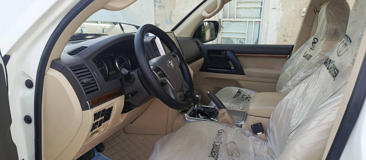 لاندكروز بريم • ٢٠١٧ • رقم بغداد