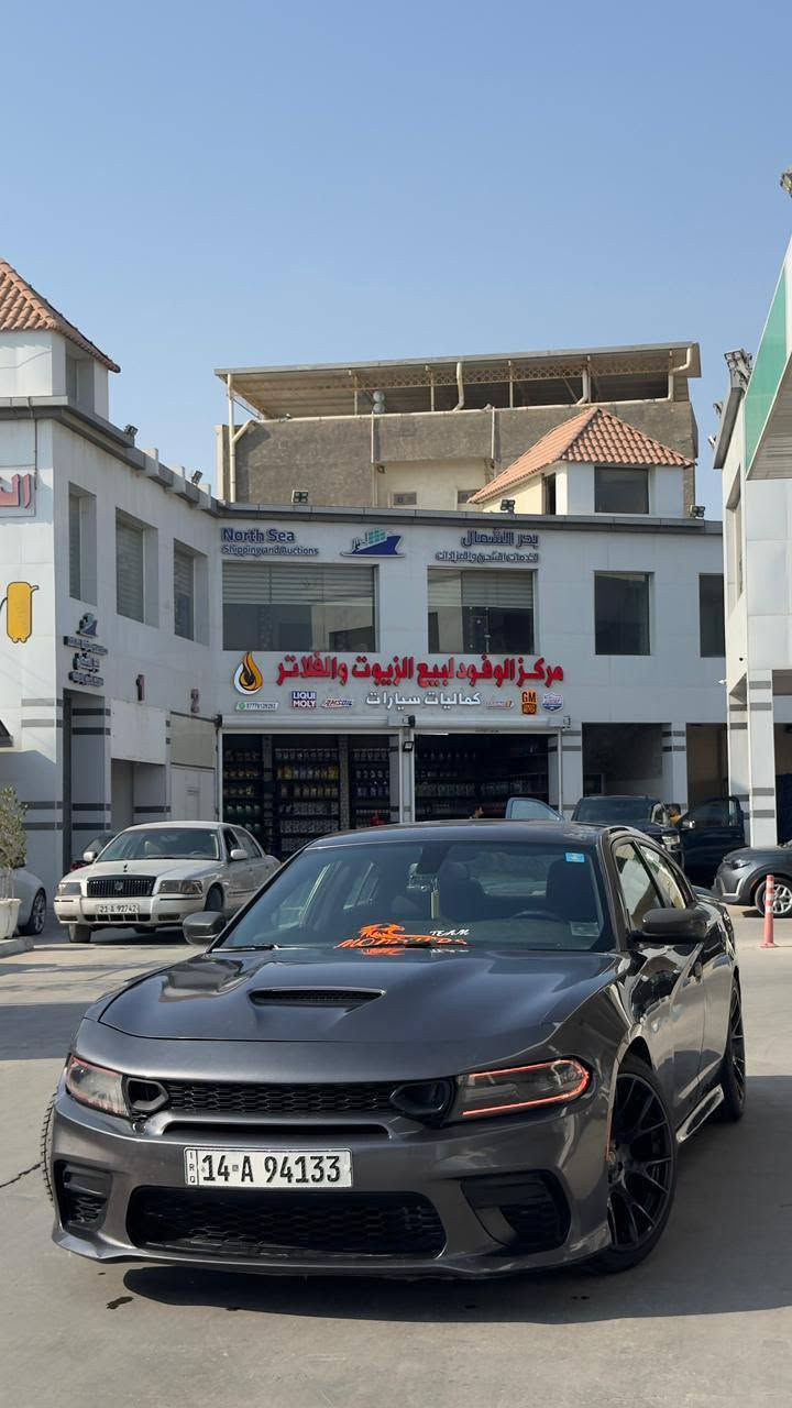 السلام عليكم جارجر بوليسي للبيع مكينه 8 سلندر R/T   السياره مكينته مبدل بيه بطل اكفلك كير وحداده واصوليت السياره بيه بيه برمجه تمشي على البانزين العادي لايتات متغير تتحكم بيه من المبايل حادثها مدكر وبنيد البدي غير مكفول السعر 126 مكان السياره بصره للتواصل ***********
