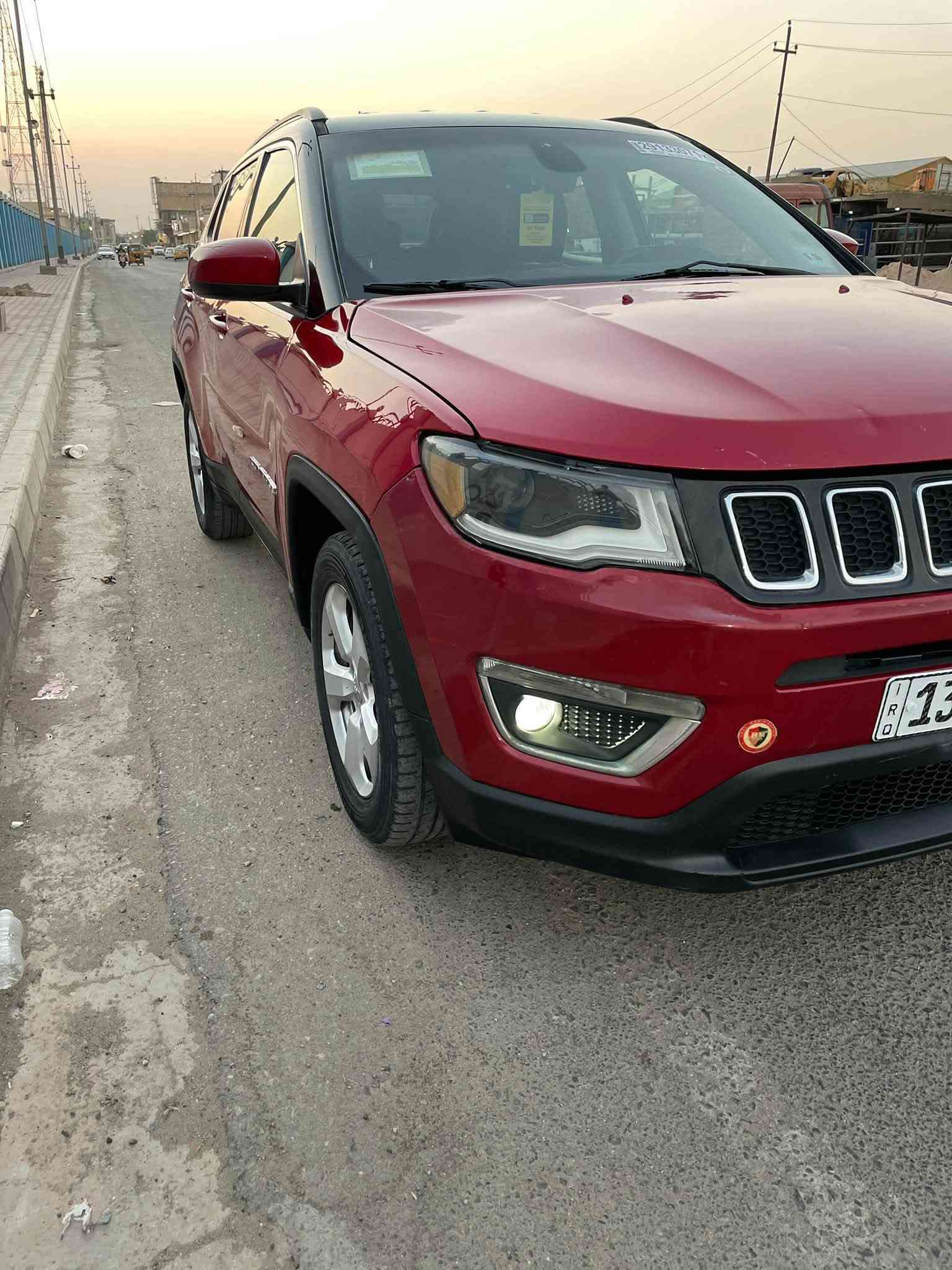 سلام عليكم للبيع جيب كومبارص 2018سياره حادثه جاملع وبنيد  جاهزه ما بيه كل نقص السعر 115 بيه مجال ***********
