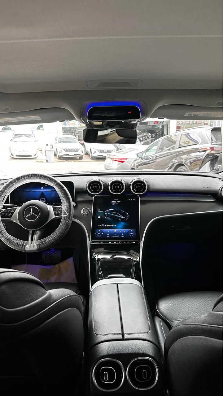 مرسيدس C300 • ٢٠٢٥ • ٢٩٠٠٠ كم