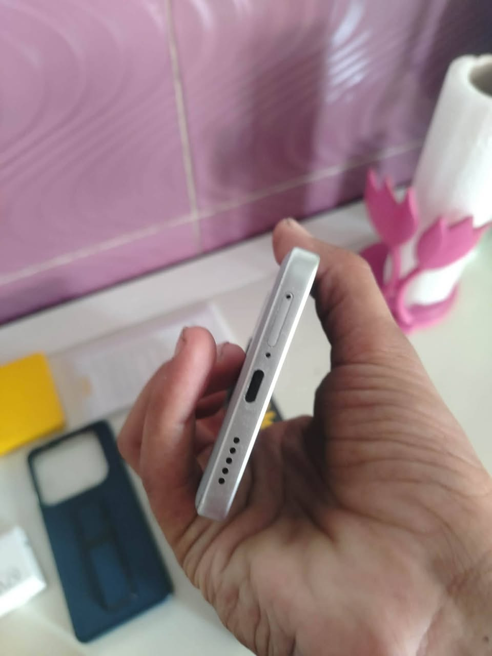 سلام عليكم
Poco x 6 pro 5g مستعمل قليل 
كامل ملحقات شاحنته امل 67W
512 ذاكرة 
رام 24 
ببجي 120 
شاشه 120 
دبل شريحه 
سعر325 سعر ثابت 
مكاني بغداد زعفرانيه 
رقمي ***********
