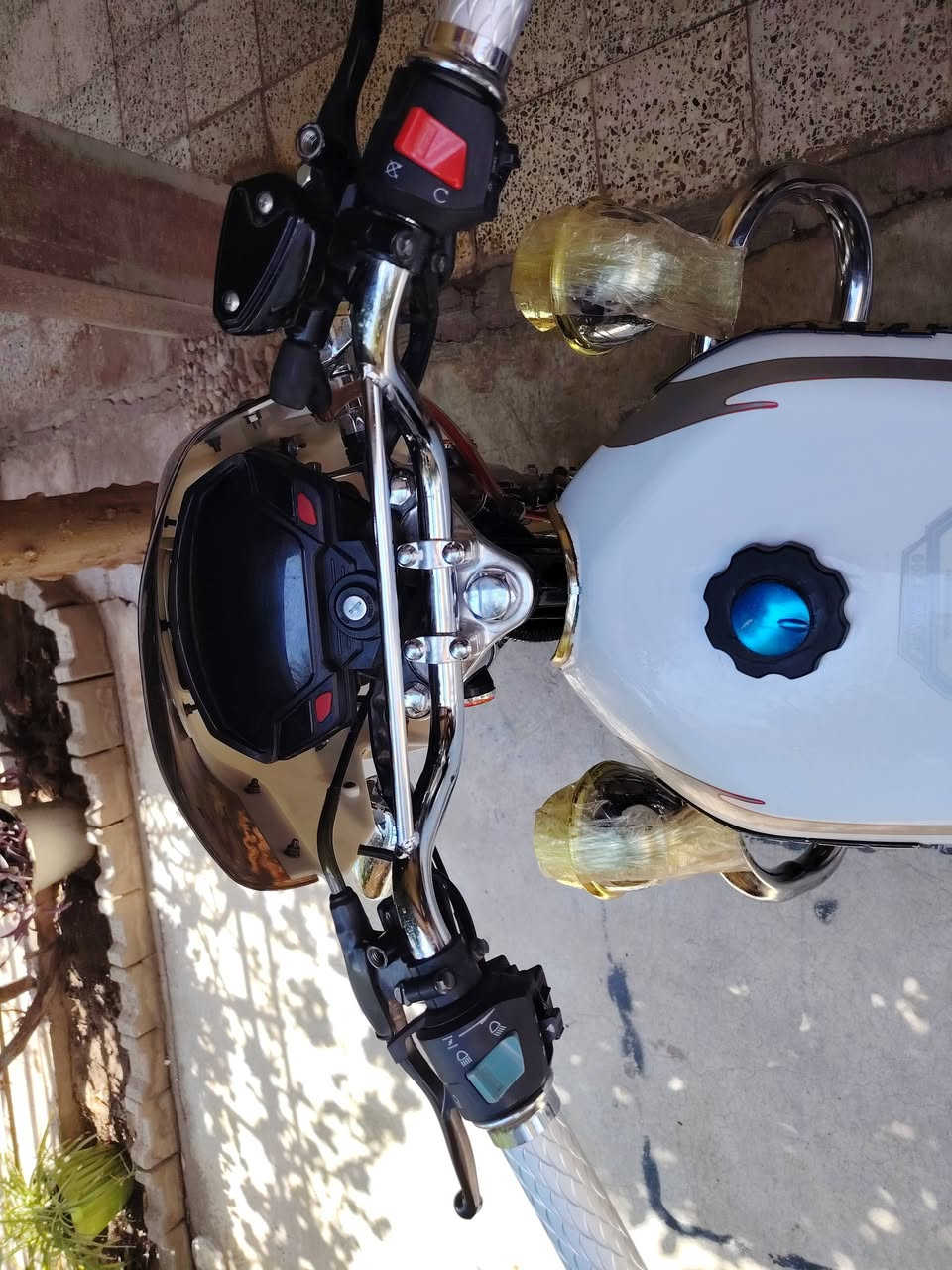 ماطور جنى محرك ٢٠٠ موديل 2025 اخو الصفر شرط الفحص مكفوله من كلشي ماشي شي قليل السعر ٩٧٥ وبيها مجال لشراي مكاني كركوك حي العسكري *********** وتساب *********** خاص ما اجاوب بس اتصال
