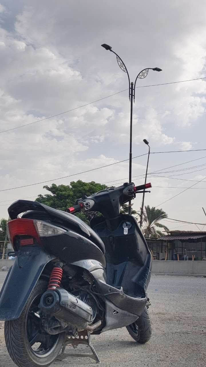 سلام عليكم حبايب سكنس نثيه للبيع او مراوس بفحل الدراجه تخبل شوفت عينك شلعه ومعدل مكينه 58/5 مكينه خرسه متسمع صوته تجي تفحص وتاخذه للاستفسار *********** مكاني كميره جزيره بغداد سياحيه
