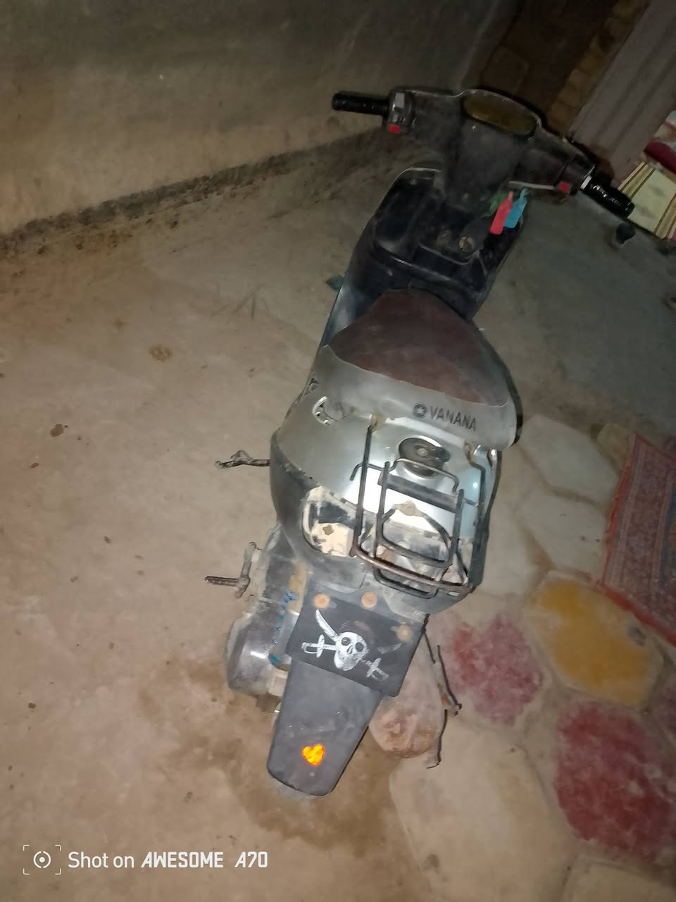 سلام عليكم زنبوره بطه للبيع مكاني كربلاء حسينيه عطيشي سعر 175 وبيه مجال رقمي *********** رقمي الثاني *********** بس الاثير بي وتساب

نص مكتوب في الصور:
- Shot on AWESOME A70