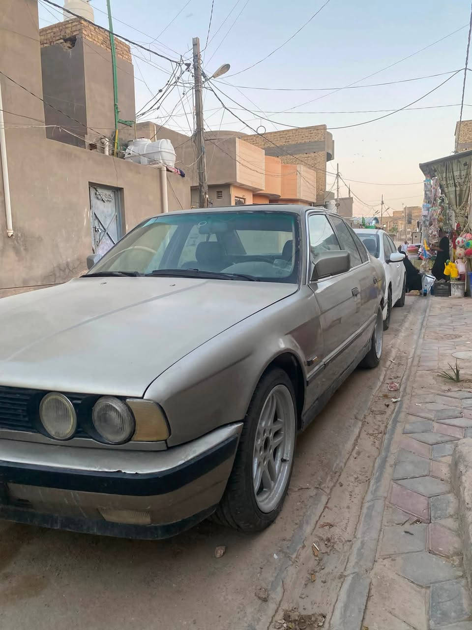 السلام عليكم BMWمديل ١٩٩٢للبيع السعر ٣٥وبي مجال مكانه الديوانيه قضاء الحمزه الشرقي ***********
