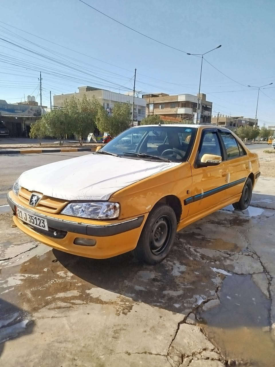 سلام عليكم.  بيجو بارص موديل 15. رقم بغداد.  دولي. بسمي قبل 10 ايام حولتها مصفرة خط وهيأة. وغرامات.  تبريد وتدفئة شغال. مكينة وكير. جدد. سيارة جاهزة للعمل. السعر 32. ورقة وبيهة مجال العنوان بغداد الحسينيه مال راشديه للاستفسار الاتصال ***********.
