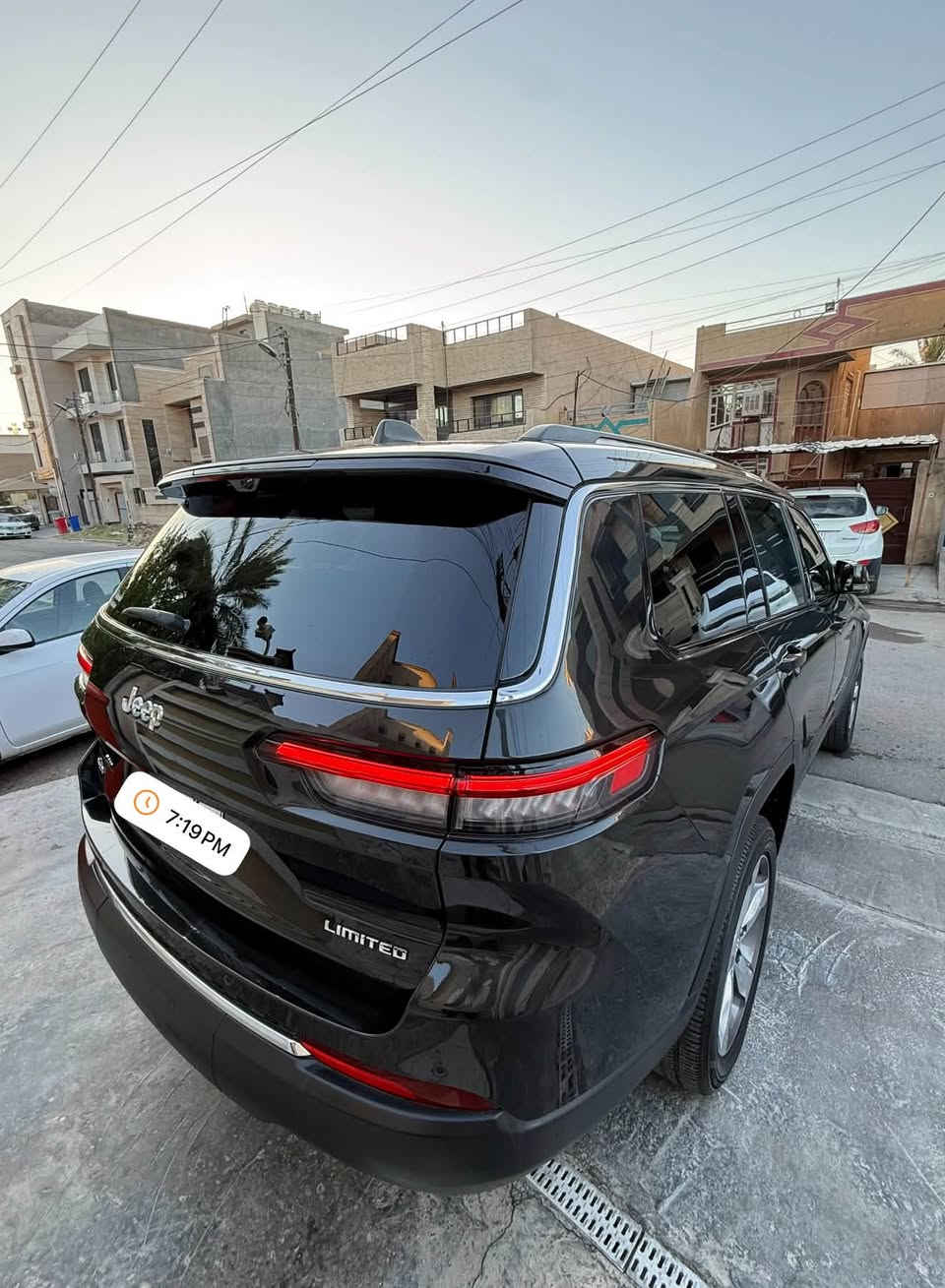 السلام وعليكم
للبيع2024 Jeep Grand Cherokee L Limited
جيب ليمتد بلاص يعني فول ١ على ١
رقم بغداد الجديد
بأسمي كتاب شهداء
لون اسود كذاب  
ماشية 28000 

المواصفات:-
بصمة تشغيل 
بصمة ابواب وصندوق
ثلاث شاشات بالدشبول 
تشغيل عن بعد 
بانراما 
كشنات Vib منفصل 
كشنات تدفئة تبريد 
تبريد منفصل ثلاث قطع
شاشة جبيرة
كير ماوس 
درايف مود 
انظمة قيادة
وتحكم بالقيادة
صندوق كهرباء
كشنات جلد لون بيجي 
كشنات كهرباء
كشن خزن ميموري
سستم صوت ALBINE
نقط عمياء
رادار امامي
رادار جوانب
تحديد مسار 
وقوف ذاتي
حساسات امامي خلفي 
مراية وسطية كامرة
٥كامرات ٣٦٠
هند بريك دكمة
تحكم استيرن
هيتر استيرن
شفتات استيرن
 منافذ تايب سي
لايتات زينون 
لدات امامي
بكلايت لد 
سبير منازل
جام اوتو
ويل كب كروم 

السيارة بيهة صبغ بنيد وجاملغ
بدون دواخل شرط الفحص 
السيارة جاهزة بدون اي نقص   
اي استفسارت تعال خاص او اتصل
***********
عنوان بغداد
حي الخضراء

