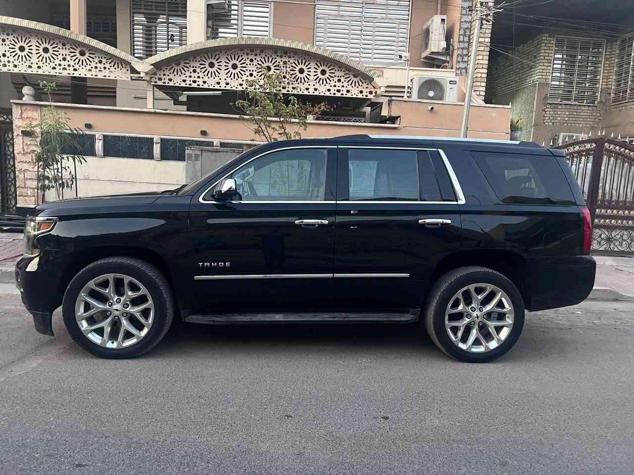 تاهو موديل 2019 LT
فور ويل 

خليجي بيهه جاملق الايسر مصلح
مانع ازلاق 

تحكم ستيرن 

تبريد ثلج

كامره خلفيه 

سياره بسمي تحويل ثاني يوم 

السعر  340 بيهه مجال قليل
***********
