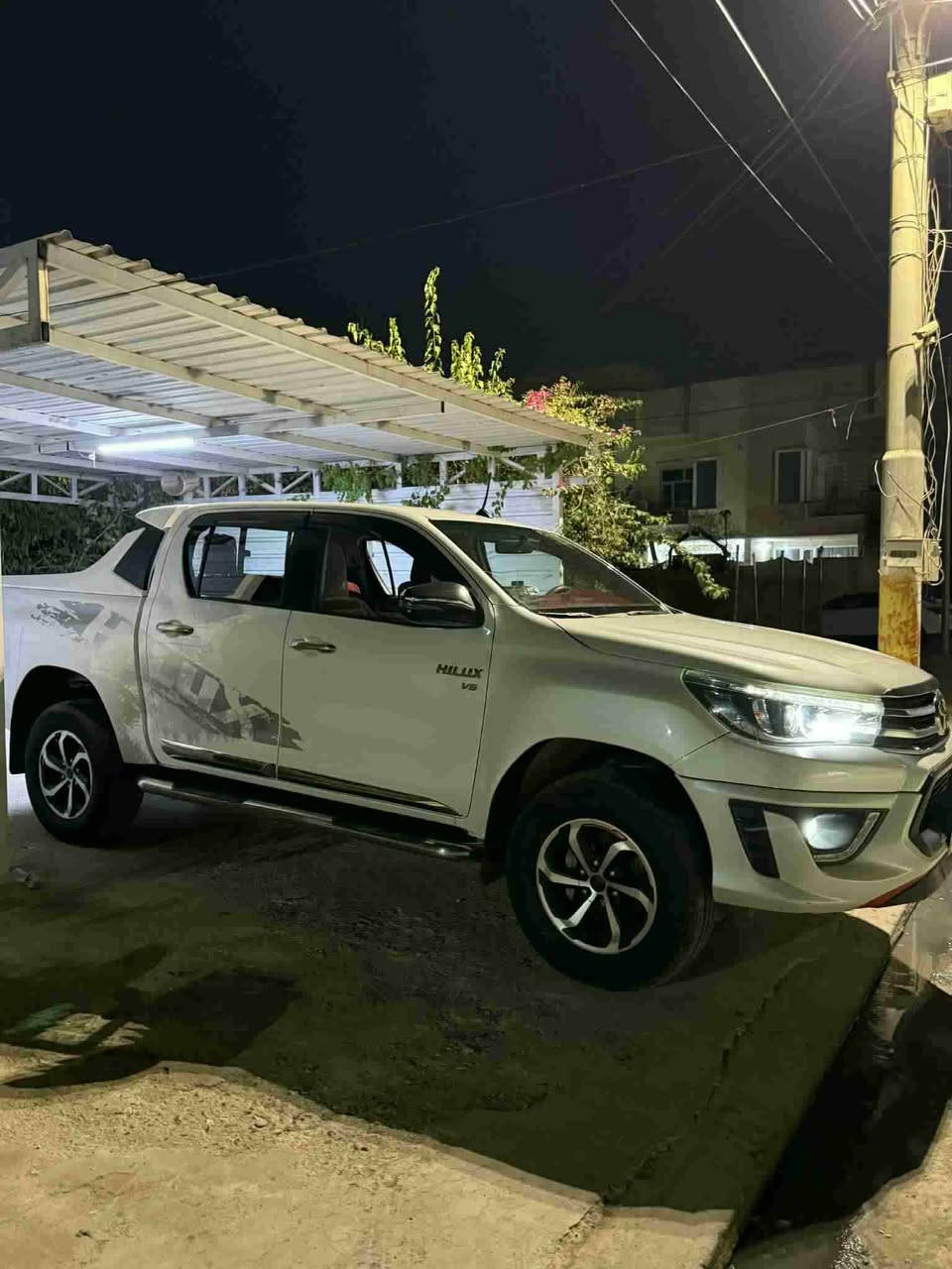 Toyota Hilux 2018 V6
مەرزیەی ٢٠١٨ شەش پستن نموونەیە لە جوانی شەریکە سید نهرۆیە بێ سبوغە بێ تعدیل گێر و مەکینە و اکسل و دەبل اکسل و تعویل بەشەرت  سعری ٢٨٥وەرەقە و مجال ***********
