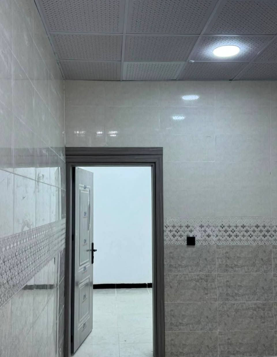 للبيع🏠 بيت جديد 100متر بسعر مناسب 35 حي بدر فرع صيدلية الغدير قرب المستوصف يتكون غرفتين نوم ومطبخ وحمام وتواليت غربي ومنور وستقبال وتواليت شرقي وحوش  ***********
@إشارة
