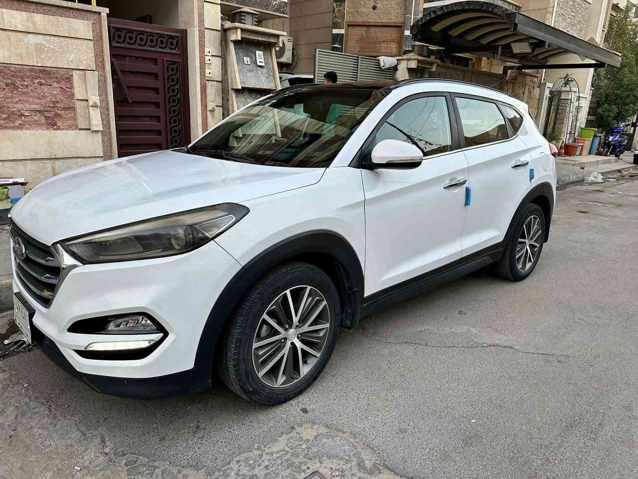 سلام عليكم هونداي توسان 2018 خليجي مكفول السياره برغي ممفتوح بيها رقم بغداد باسمي لون ابيض فول مواصفات جديده جدا
  بانوراما 
شاشه كار بلي ايباد
حساسات اماميه و خلفيه مري 
كشنات جلد 5 ويلكب 
ثلاث انظمه قيادة سبورت ايكو عادي
ويلكب حجم 19
محرك 2000 دوش
تحكمات ستيرن جهتين
توقف ذاتي
تبريد قطعتين امامي خلفي 
لد امامي نهاري ولد ليلي بلوجكتور زينون
سستم نيكلات بلادي
 
السعر 178 $ وبيها مجال بسيط

مكان السياره بغداد

***********
