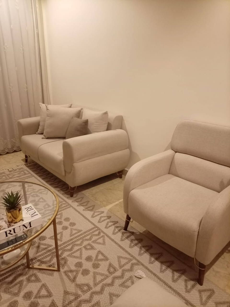 السلام عليكم تخم سبع مقعد تركي استعمال قليل للبيع سعر 550 الاستفسار اتصال على الرقم ***********
