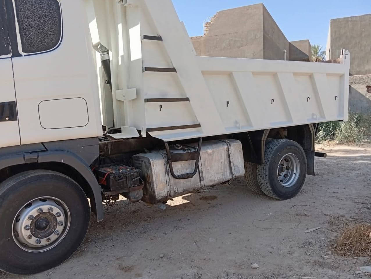 اسكانيا بومة قلاب دبل قماره تك اكسل
موديل 2001
مكينى 143 =6  بام ونوزل 
كير 3*3
شاصي مكفول 
تبريد جديد على سويج
سيارة جاهز للشغل 
رقم اربيل  نكليزي شرط تحويل هزا وفحص جديد 

مكان سيارة بابل  
للاستفسار التصال على ***********
