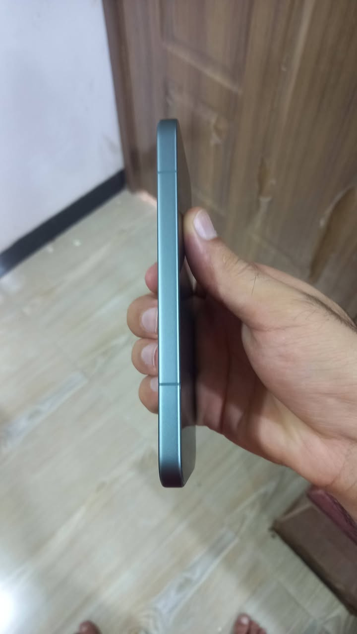 السلام عليكم للبيع شاومي 17 كامل ملحقات بطاريه 100 مشحون 69 مره ذاكره 512 رام 12سعر 950 مكاني الموصل للتواصل خاص او واتساب***********

