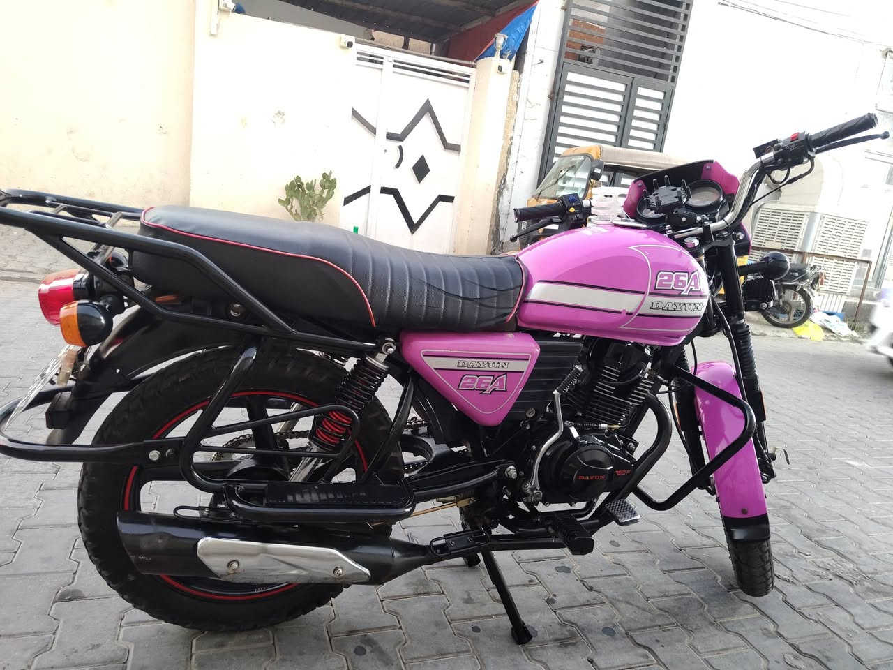 دايون للبيع 
النجف كوفه حي ميسان 
🏍️ للبيع دراجة دايون موديل 2023
✅ موديل: 2023
✅ اللون: وردي
✅ رقم نجف انكليزي
✅ مداور ثاني يوم
✅ الحالة: جيدة جدًا وجاهزة
💰 السعر: مليونين وربع
📍 الموقع: النجف
📞 للتواصل: ***********
