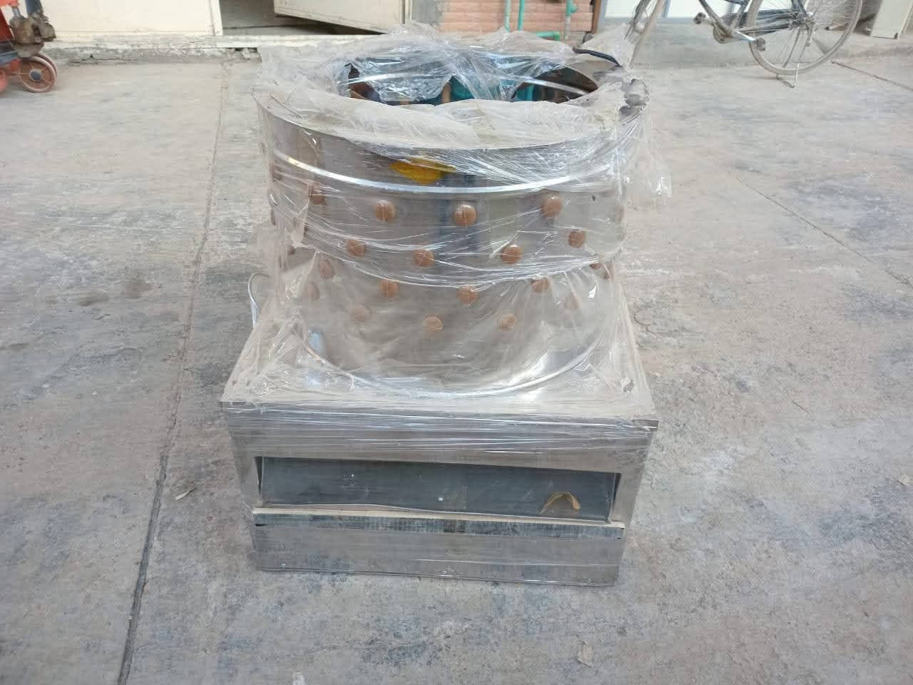 السلام عليكم محل للبيع كامل  كل غراضه للبيع مكينه اميوزه 2 ابريمز قنينه على الشغل سبب التفرغ العنوان العبيدي الاستفسار ***********
