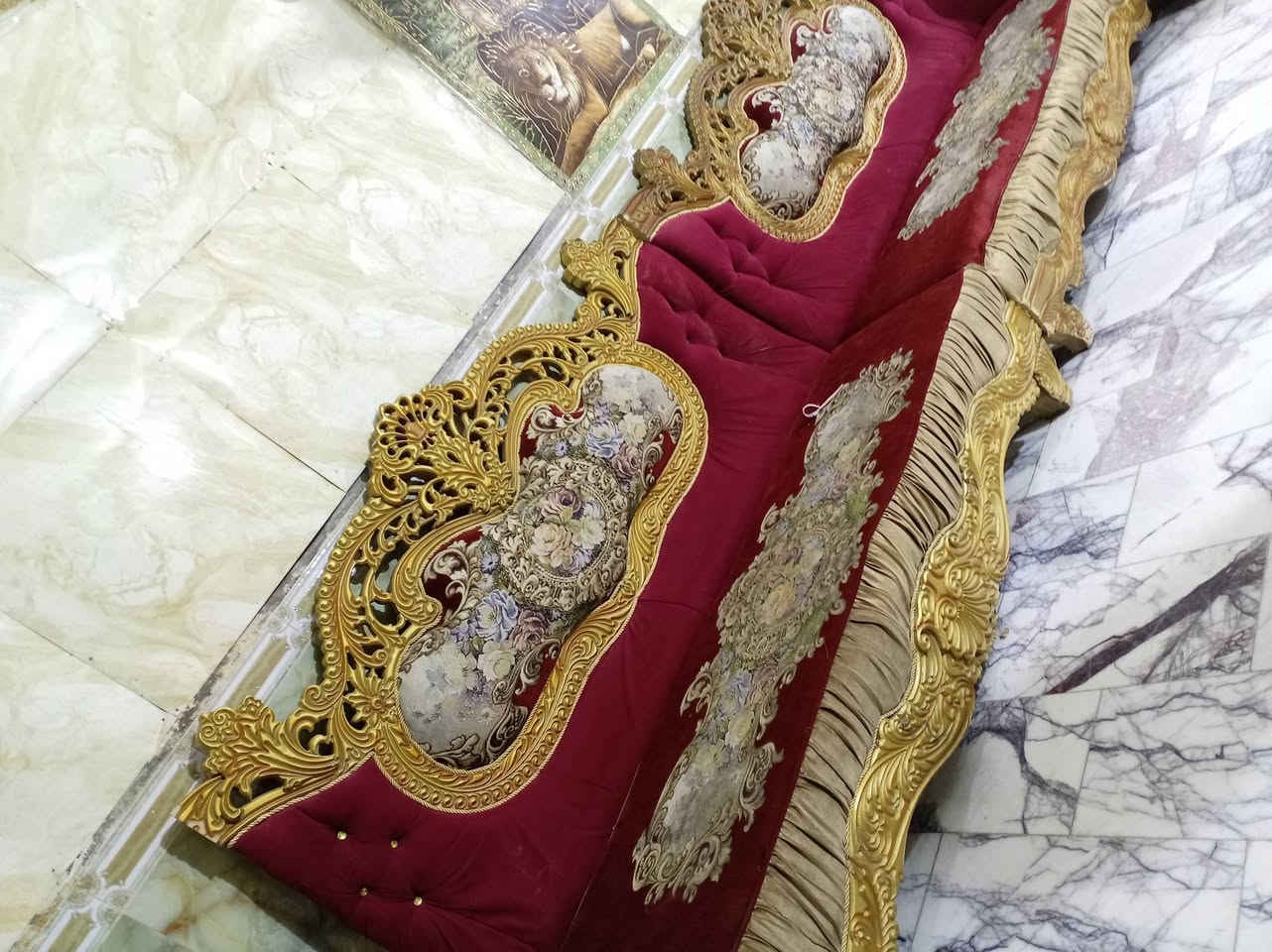 ديوان تخم تزكام ثكيل  اي ضرر مابي مقعد 10 البيع سعر250بي مجال مكان بغداد بل كماليه اتصال *********** مستعجل مستعجل ع بيعه
