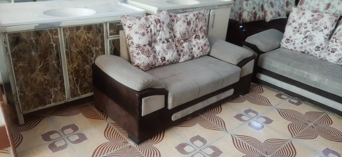 معرض العماد//ديوان تفصال ابو الكوش مستخدم نضيف اي عيب مبي ***********//*********** كركوك, العراق
