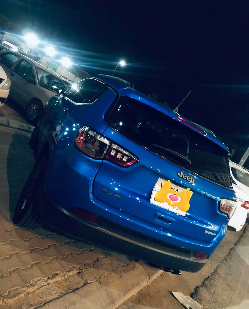 جيب كومباسLimited.  2021 وارد أمريكي
رقم اربيل (((((القديم))))) بأسمي
 الموصفات :
تشغيل عن بعد 
ماشيه  40km فقط يعني 25ميل
بصمه + بيبان دخول ذكي 
كشنات جلد كهربائي 
مثبت سرعه + قياده ذاتيه 
4 مودات قياده 
كأمراه دوراه 360ْ درجه  
دشبول لونين 
اوتو ستوب 
شاشه كبيره 
هندبريك اوتو 
تحكم ستيرن جهتين 
تبريد قطعتين 
فور ويل 4*4   
الضرر :قطعتين صبغ//\\|||\\/// بدون شاصي ولا لغد ولا بجم ولا راديترات
السعر : 114 وبيهه مجال 
العنوان: بغداد حي الجامعة
التواصل :***********

نص مكتوب في الصور:
- 3:52 PM