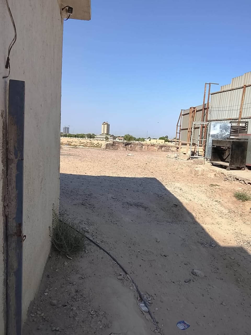 🏠 دار للبيع – الجادرية يباع قصد او نقد 

📍 الموقع: الجادرية – شارع قطر الندى، مقابل ديلاب الهواء / مدينة الألعاب.

🔹 السعر: تجاوز 50 مليون
🔹 البيع: نقد أو قسط بمقدمة
🔹 الدار: بيت ركن، من جهة اليسار عند الدخول
🔹 سقف صب مسلح
🔹 أرضيات كاشي
🔹 كهرباء وخصخصة
🔹 مجاري وماء وخدمات متكاملة
🔹 لا توجد عليه أي إزالة، مع تكفّل صاحب الدار بذلك
🔹 موقع مرتب ومناسب للسكن

📞 للاستفسار: ***********
