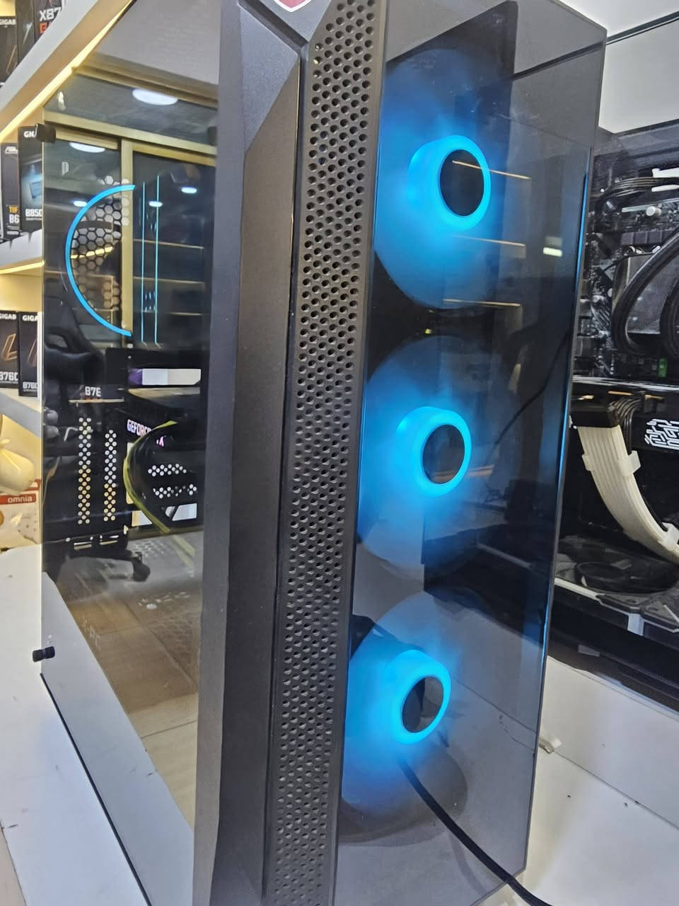 للبيع تجميعة مرتبه ونظيفه وياه شاشة 
السعر 900 الف 

INTEL CORE I5 10400F

ASUS TUF GAMING B460-PLUS

ALSEYE M90 AIR COOLER

ADDGAME 1X16GB RGB 3200 MTS DDR4

NVME 512GB GEN4
SATA SSD 128GB
SATA HDD 1TB WD BLUE

Gainward RTX 3050 OC 8GB 

PSU 650W XIGMATIC 

CASE ALSEYE PHANTOM 1.0

VIEW SONIC XG2405 IPS 144HZ 24INCH 1MS

عنواني بغداد شارع الصناعه تكدر تجيني للشركة تفحصه براحتك
***********
