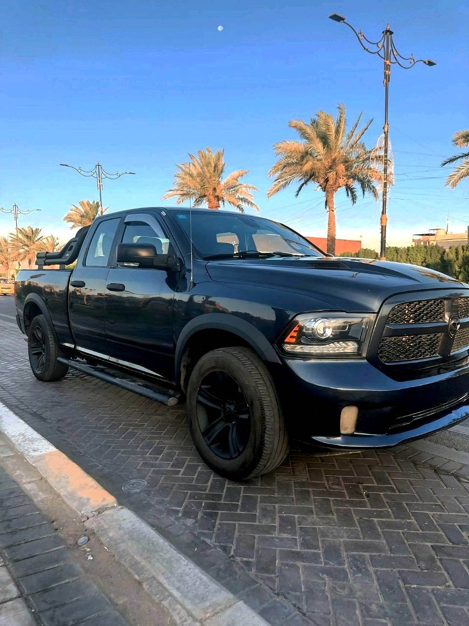 السلام عليكم 
للبيع دوج رام كلاسك موديل 2021
السعر 165 
باب قصير بدي طويل 
محرك 3600
فور ويل 4×4
كشن منفصل فرس 
شاشه حجم كبير 
كشن كهرباء
تدفئه بالكشنات 
تدفئه استيرن 
تخم تاير 
كير محرك كفاله 
ضربة امريكه جاملغ وبنيد امامي 
داخل العراق جاملغ خلفي 
مكان السيارة بغداد مدينة الصدر
اتصل وتدلل (***********)