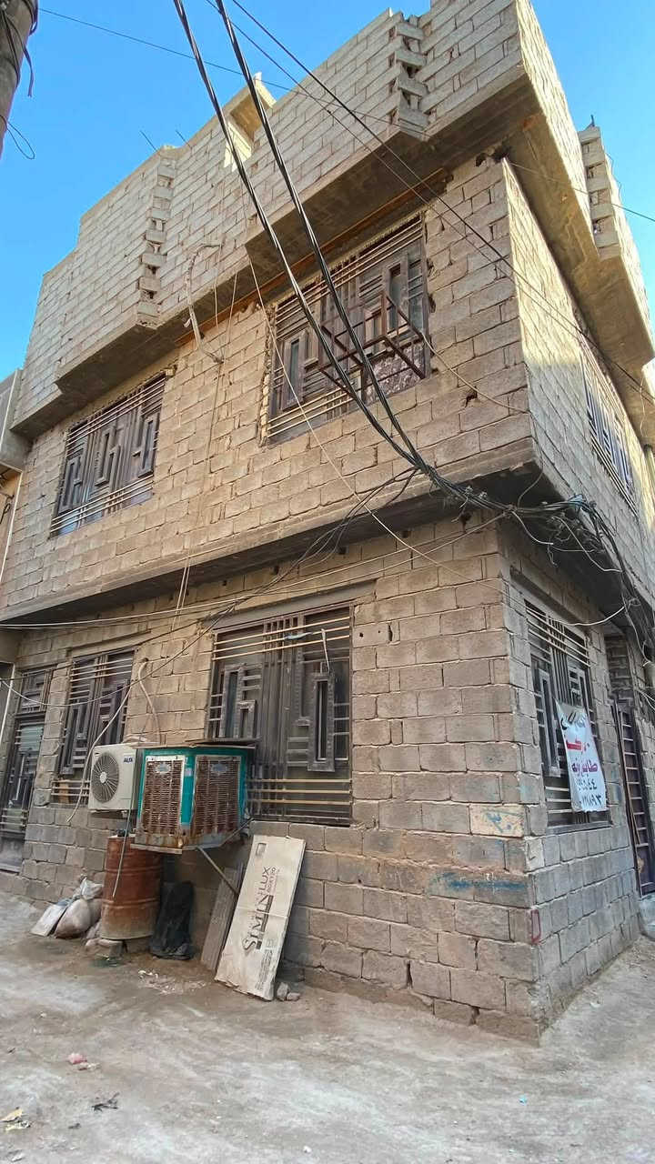 بيت للبيع او مراوس حسب المكان  حي الامين على الهنيديه  قرب مسبح مون لاند 50متر ركن ثلاث طوابق بناء صارله ٨ سنوات للاستفسار اكثر واتساب او اتصال ***********
