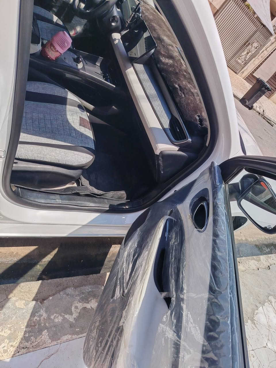 بي واي دي سيل 05 موديل 2025 رقم بغداد بأسمي تحويل ثاني يوم السيارة خير من الله مدايرها مال بيت ممشتغل بيها فقط طلعات بسيطه ماشيه 9.500 وقابل للزيادة مغلف الارضيه جلد البوب مغلفهن نايلون كشنات مدوشمه كاعيات اضافيه اسبير مشتريلها و شاحنه بدون ايرث الاصليه بردات مال جام مشتريلها بانزين فقط محسن اديرلها و دهن احسن نوعيه احطلها مداريها حيل عنواني اربيل تريد تجي تشوف بعينك هلة بيك للاستفسار 
*********** 
متواجد واتساب و ماسنجر
