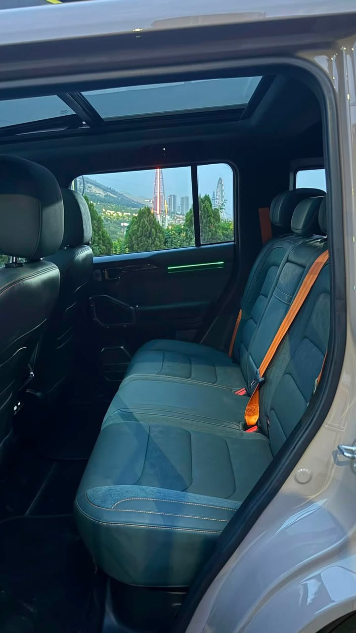 JETOUR T2⚜️
مودیل:2025
13.000KM🧿
بدون صبغ، بس مكان بصيط بيها تحكيل✅
شركة هارلم
مواصفات فول:LUXURY 
داخل لون اخضر، بانوراما، شاشه كبيره، كاميرا 360
اوتو بارك، رادار امامية و خلفي، كشنات حار و بارد….

ضمان شركة موجوده، عمل سيرفس لها وتغييرالزيت✅
كهربائی و محرك كلل بشرط✅
سعر:💵$274
سلیمانی📍
***********📞
Admin🌹
