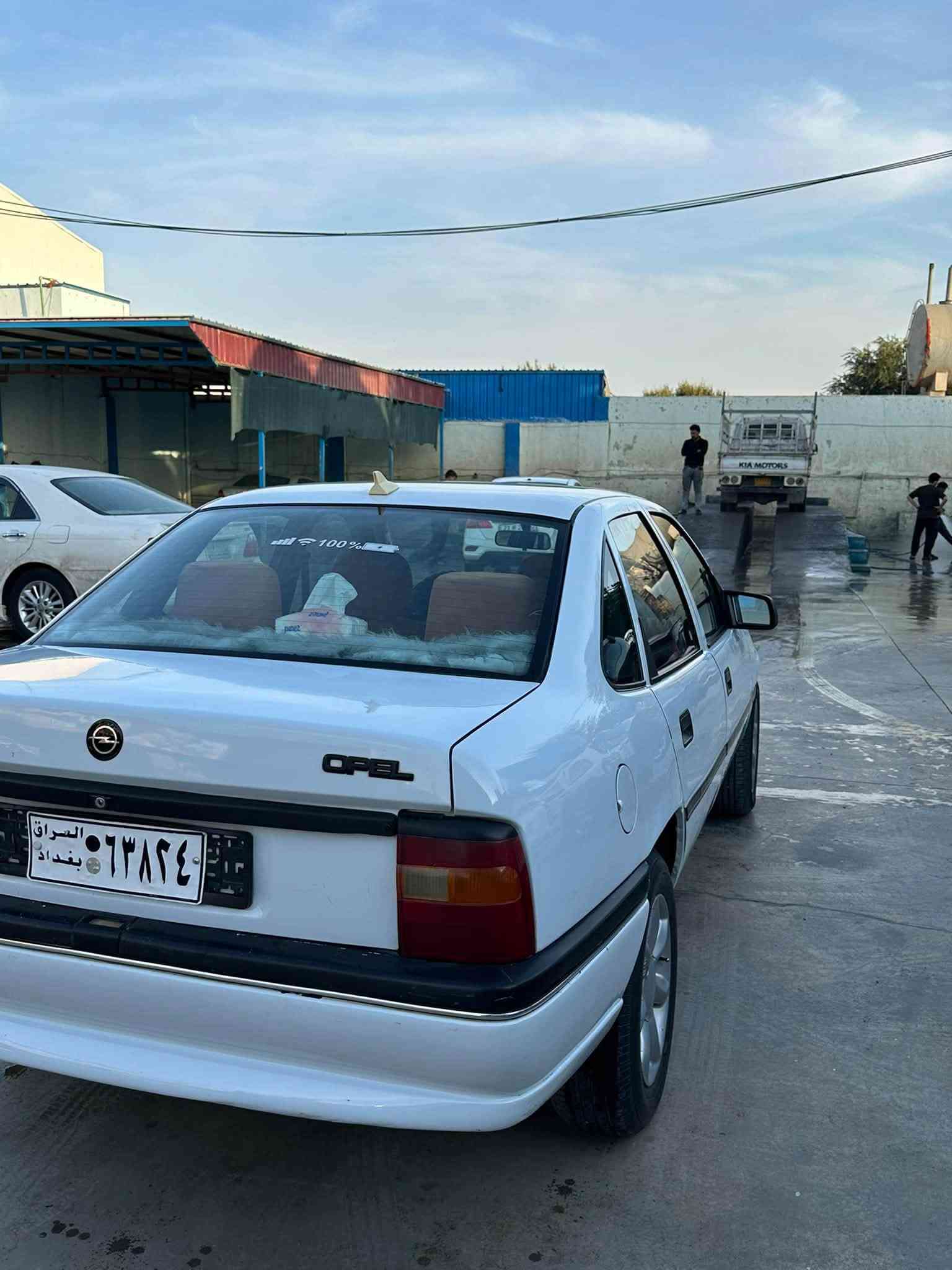 أوبل فيكترا • ١٩٩١ • قرب القورنة