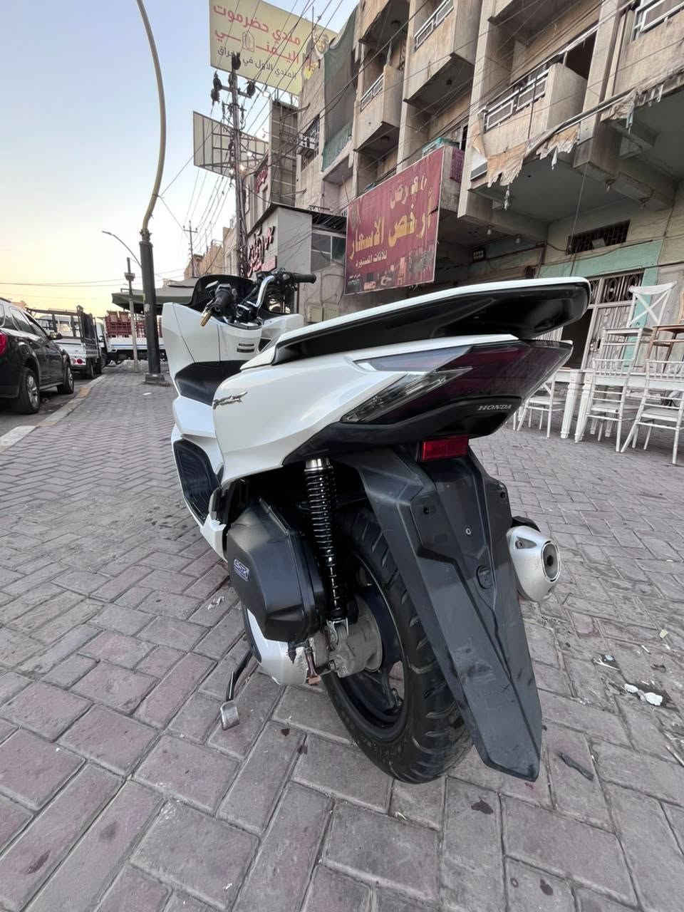 سلام عليكم PCX جيل الرابع للبيع جديدة بمعنة الكلمة اي نقص مابية مواصفات APS حرف A حرف T العنوان بغداد حي القاهرة قرب جامع النداء الرقم *********** السعر 15ورقة وبية مجال
