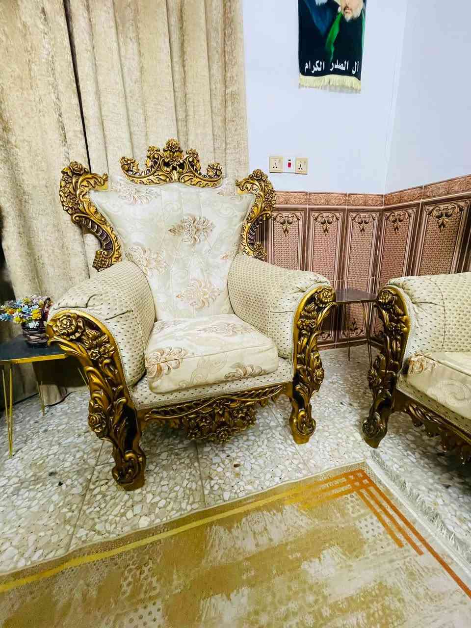 تخم🛋️ملكي تكمه ثكيل جدا ١٠ مقاعد جديد نضيف اي ضرر ما بيه السعر ٣٠٠ وبيه مجال العنوان البلديات الرقم *********** ( يوجد توصيل بعد المعاينه )
