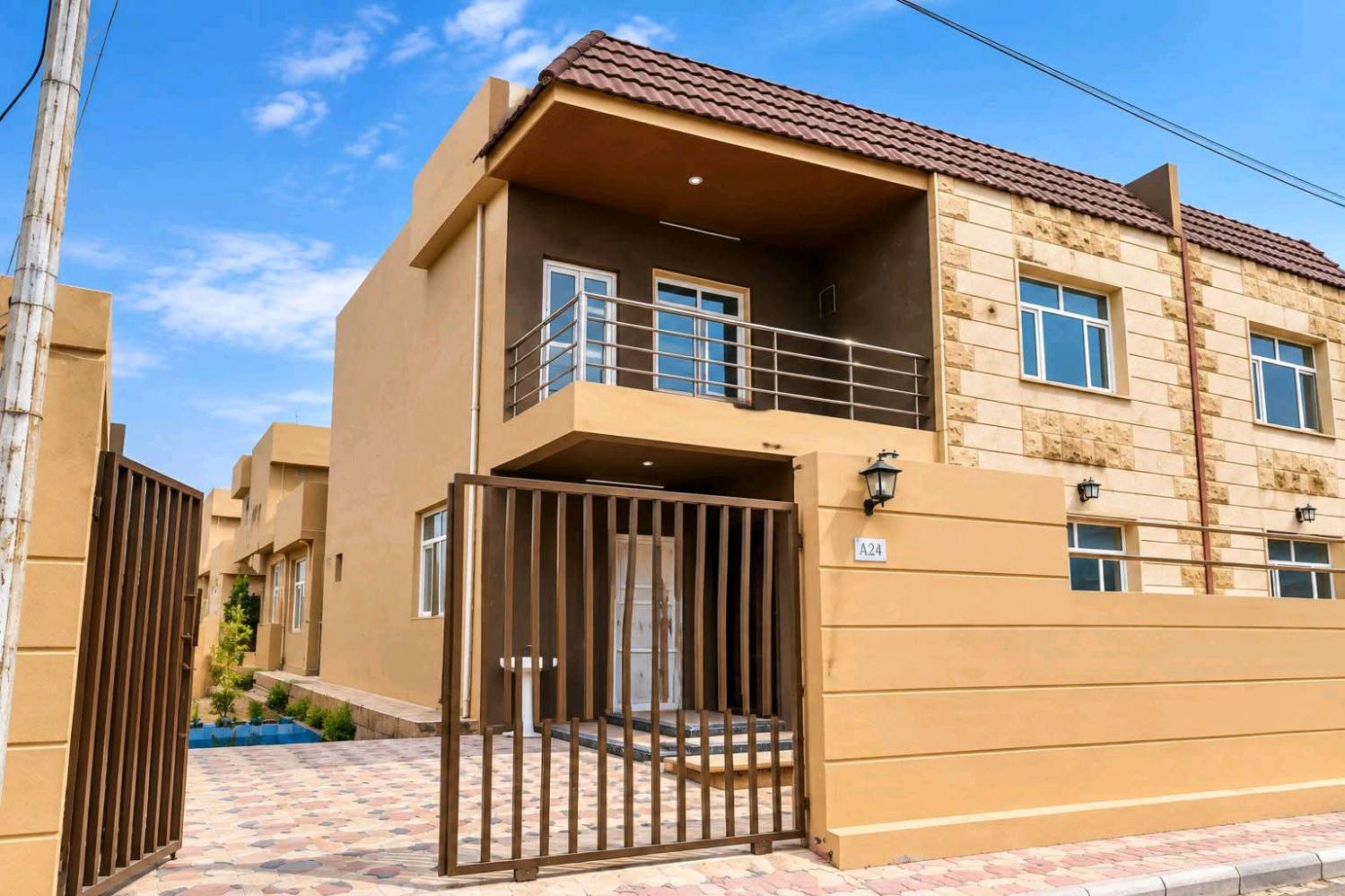 🏠 للبيع بيت سكني مميز في تكريت  مجمع دريم ستي– حي الزهور
🔹 المساحة: 250 متر مربع
🔹 طابقين
🔹 البيت ركن وموقعه مميز
🔹 يحتوي على 5 غرف نوم
🔹 يحتوي على صحيات
📍 الموقع: تكريت، حي الزهور، خلف كلية التربية للبنات
💰 السعر 125 
 مليون دينار عراقي، قابل للتفاوض
📞 للجادين والراغبين بالشراء، التواصل على الخاص أو الاتصال. *********** آسيا

*********** اسيا
✨ فرصة ممتازة للسكن، وموقع مميز وقريب من الخدمات.